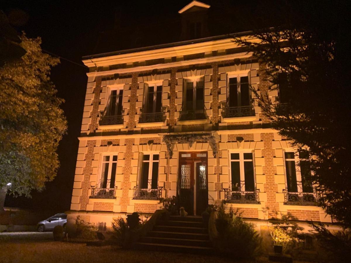 Le Domaine Des Pres Du Hom Bed & Breakfast Bezu-Saint-Eloi Exterior photo