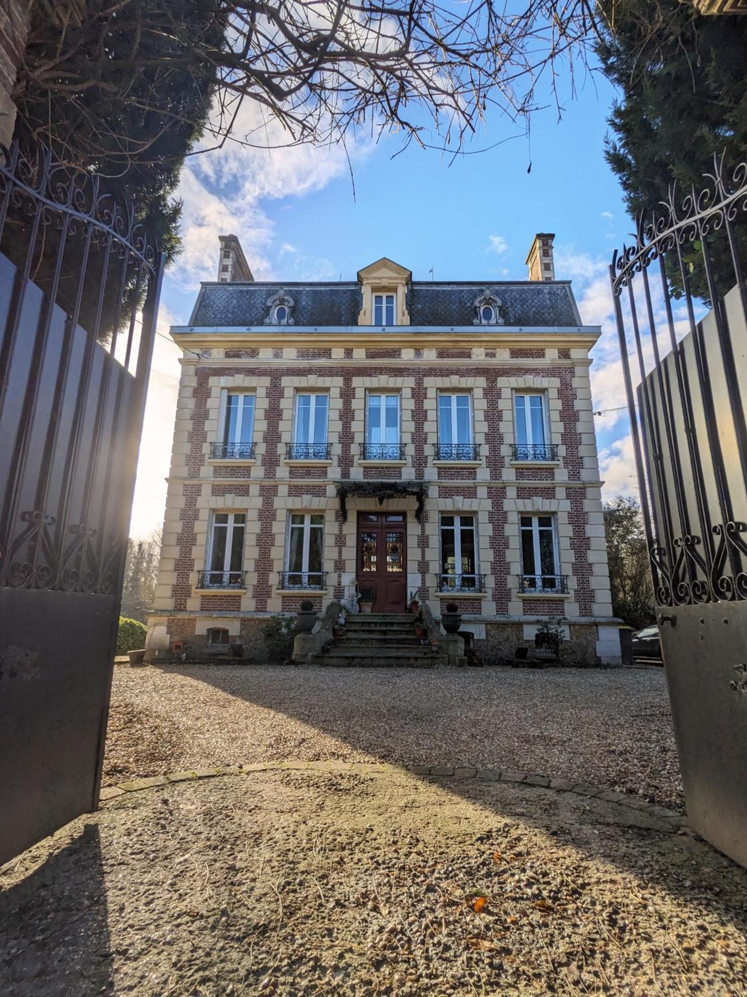 Le Domaine Des Pres Du Hom Bed & Breakfast Bezu-Saint-Eloi Exterior photo