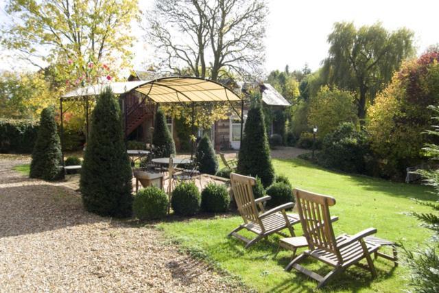 Le Domaine Des Pres Du Hom Bed & Breakfast Bezu-Saint-Eloi Room photo