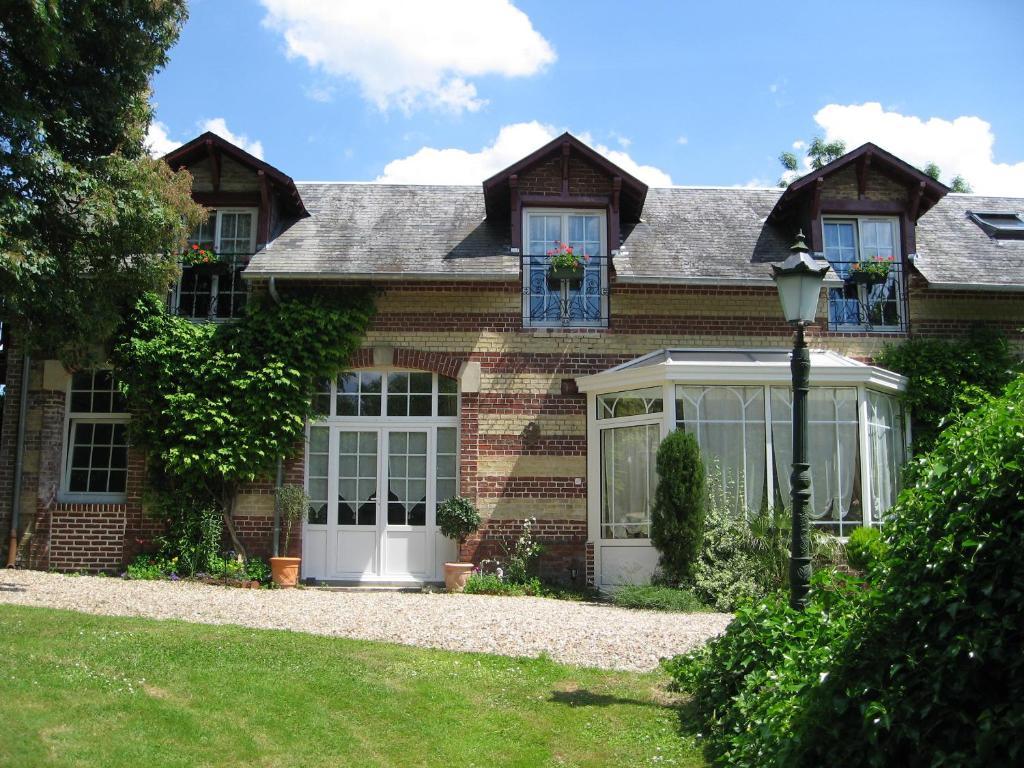 Le Domaine Des Pres Du Hom Bed & Breakfast Bezu-Saint-Eloi Room photo