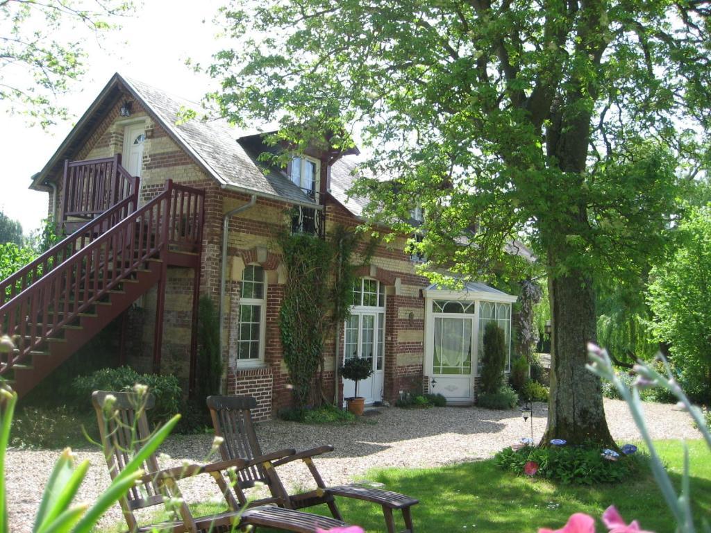 Le Domaine Des Pres Du Hom Bed & Breakfast Bezu-Saint-Eloi Room photo